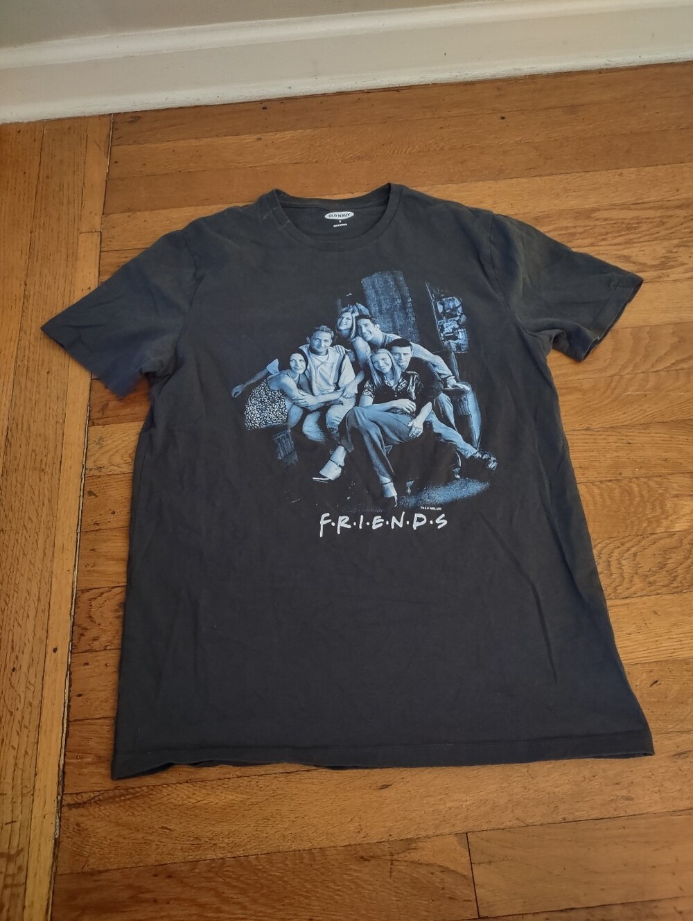 friends tv show 1990s black graphic tee with cast size small